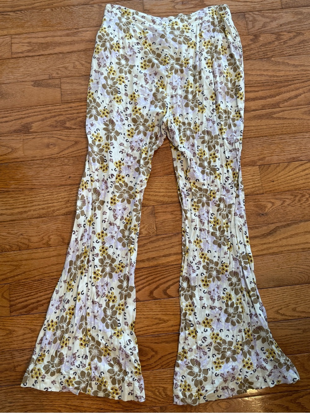 Free People "Can't Take My Eyes Off You" printed flare pants Size Medium - Picture 3 of 6